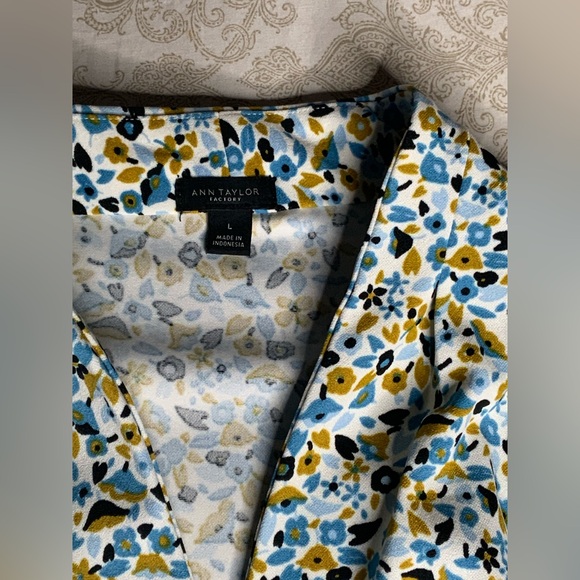 Ann Taylor Factory Women’s Large Floral Print Polyester Spandex Blouse - Picture 3 of 8